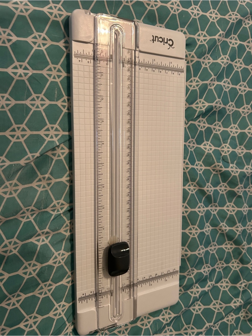 Cricut White Portable Paper Trimmer with Clear Guide and Black Slider